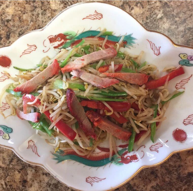 Roast Pork w. Bean Sprouts